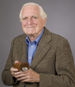 Douglas Engelbart 2008 mit der erten Maus (Foto SRI)