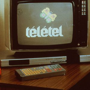 Der Télétel-Versuch 1981 bei Paris verwendete Fernseher wie das deutsche Btx