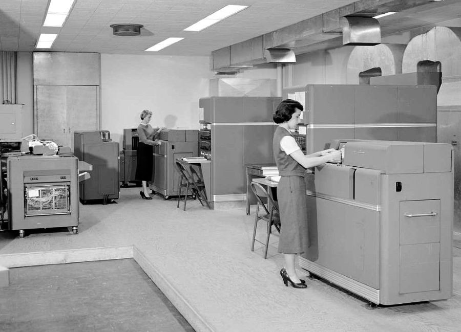 panoramic-view-of-the-international-business-machine-ibm-650-setup-in-the-basement-5b0348