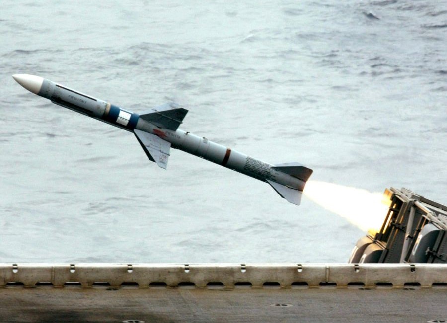 USS_Essex_LHD-2_launches_RIM-7_Sea_Sparrow_on_6_February_2004_040206-N-2970T-002